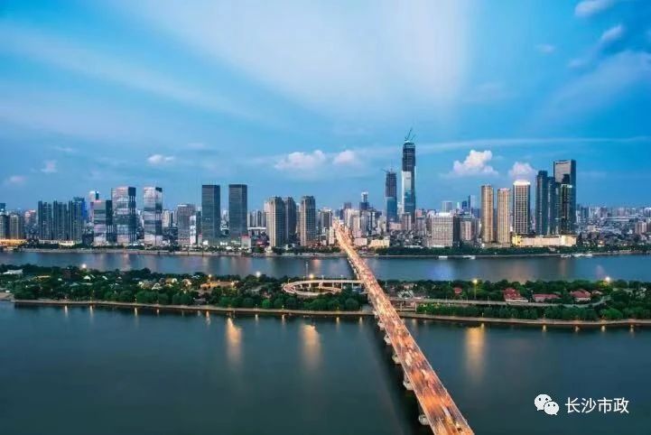 以城市，見(jiàn)未來(lái)；與城市，共成長(zhǎng)
